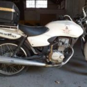 LOTE 004 - Honda/CG 125 Cargo, 2002/2002, placa IKR5544. Avaliada em R$ 300,00.