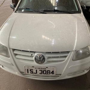 LOTE 013 - VW/ Gol 1.0 GIV, 2011/2012, placa ISJ3084. Avaliado em R$ 2.500,00.