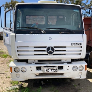 LOTE 017 - M.BENZ/ 1420, 2004/2004, placas IMD7733. Veículo alienado ao BB. Avaliado em R$ 9.000,00.