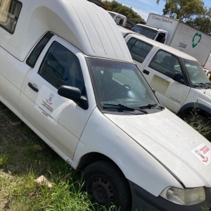 LOTE 021 - VW/ Saveiro/ Ambulância 1.6 2002/2003, Placa IKZ0821. Avaliado em R$ 3.000,00.