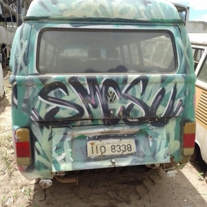 LOTE 049 - VW/ KOMBI , 1998/1999,  Placa IIO-8338. Avaliada em R$ 80,00.