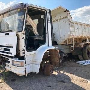 LOTE 012 - IVECO/ ECTECTOR 230 E24N, Ano/Modelo 2008/2008, PLACA: IPH-4542. Avaliado em R$ 6.500,00.