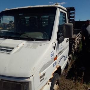 LOTE 016 - Veículo Iveco Daily 7013 CC, Ano/modelo 2007/2007, Placa IOE3791. Avaliado em R$ 6.200,00.