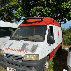 LOTE 013 - Ambulância (SAMU) Fiat/Ducato MC2.3 16V, ano/modelo 2010/2011, placas IRF0084. Avaliada em R$ 9.000,00.