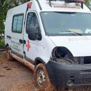 LOTE 001 - Ambulância Renault/Master, placa: ITE 7453, ano 2012