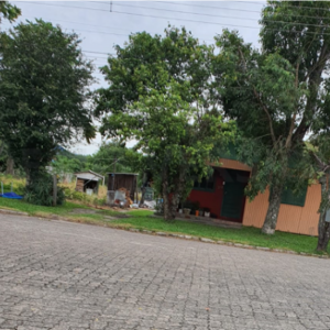 LOTE 004 - UM TERRENO URBANO, MATR 5.548, CRI DE AGUDO