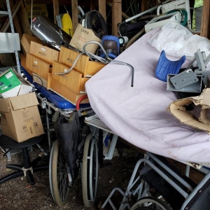 LOTE 018 - Fogão, Geladeiras, Equipamentos hospitalares e sucatas diversas