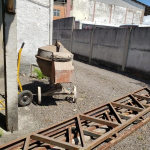 LOTE 007 - Equipamentos para construção de pavilhão e muros de concreto