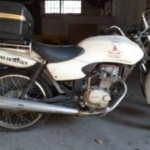 LOTE 004 - Honda/CG 125 Cargo, 2002/2002, placa IKR5544. Avaliada em R$ 300,00.