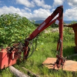 LOTE 016 - Roçadeira articulada Lavrale. Avaliado em R$ 1.800,00.