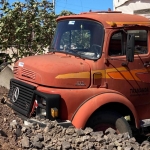 LOTE 015 - Veículo CAMINHÃO MERCEDES BENZ , Ano/modelo 1981/1981, Placa IIC6345. Avaliado em R$ 2.600,00.