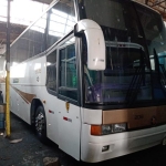 LOTE 055 - Ônibus Volvo/ Marcopolo Paradiso GVR, ano/modelo 1999/2000, placa IJF9175. Avaliado em R$ 35.000,00. VEÍCULO COM MULTA DE 134,33.