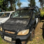 LOTE 019 - Automóvel SUV GM/ Zafira Elite 2.0, ano/modelo 2006, placas ING6045. Avaliado em R$ 3.500,00.