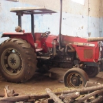 LOTE 012 - Trator Massey Ferguson